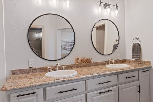 636 Turner Drive, Trinidad, TX 75163