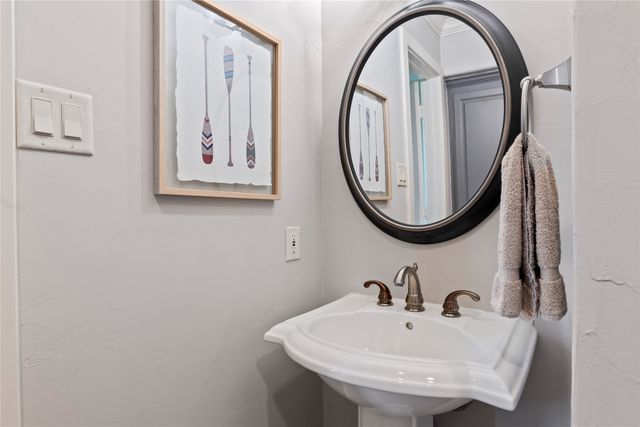 636 Turner Drive, Trinidad, TX 75163