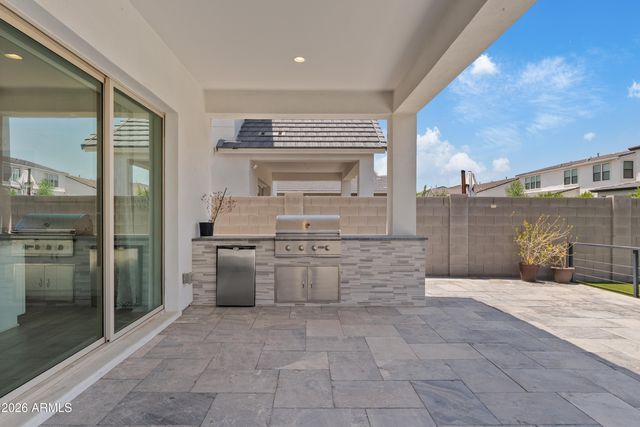 10204 E THUNDERBOLT Avenue, Mesa, AZ 85212