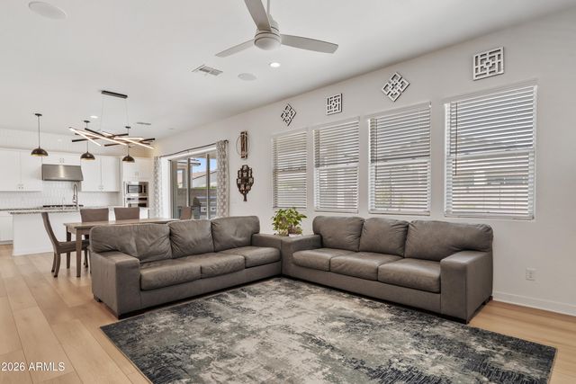 10204 E THUNDERBOLT Avenue, Mesa, AZ 85212