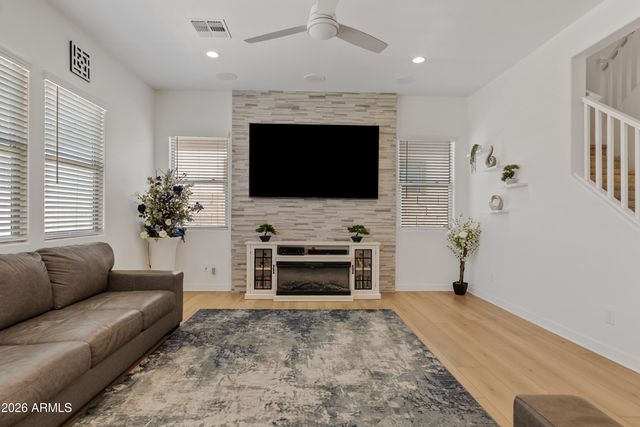 10204 E THUNDERBOLT Avenue, Mesa, AZ 85212