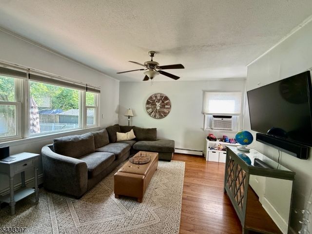 57 Bonnell St, Flemington Boro, NJ 08822