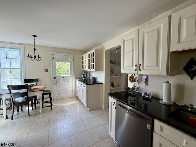 57 Bonnell St, Flemington Boro, NJ 08822