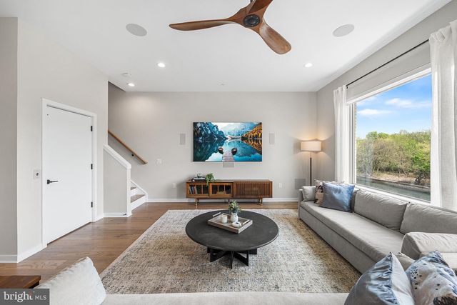 3117 PIERVIEW LN, Philadelphia, PA 19125