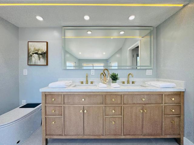 18874 Mount Cimarron Street, Fountain Valley, CA 92708