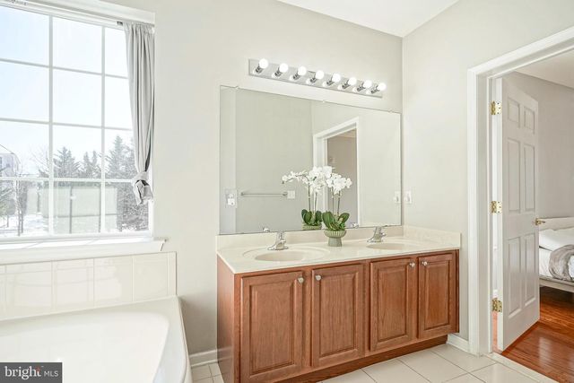 226 BREEDERS CUP DR, Cherry Hill, NJ 08002