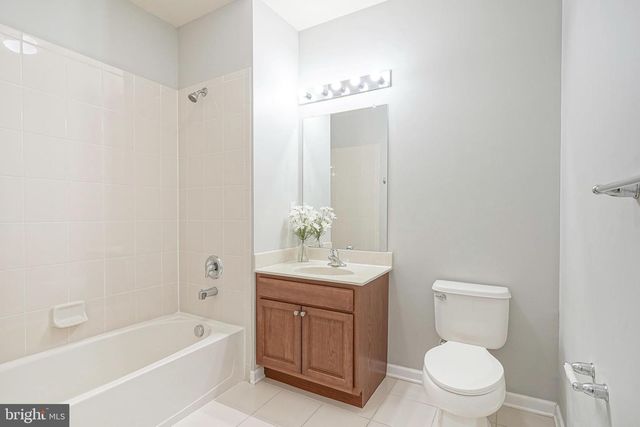 226 BREEDERS CUP DR, Cherry Hill, NJ 08002