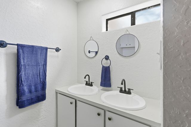 730 Vista Del Camino Street SW, Albuquerque, NM 87105