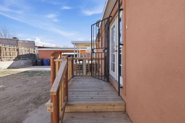 730 Vista Del Camino Street SW, Albuquerque, NM 87105