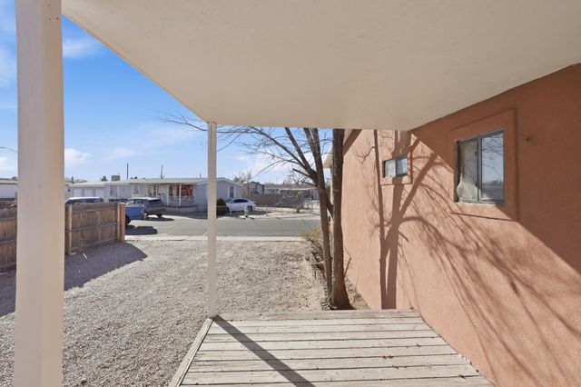 730 Vista Del Camino Street SW, Albuquerque, NM 87105