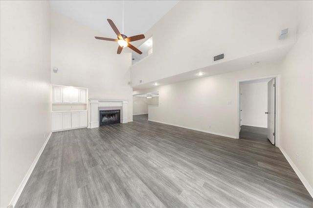 10900 Crown Colony DR B, Austin, TX 78747