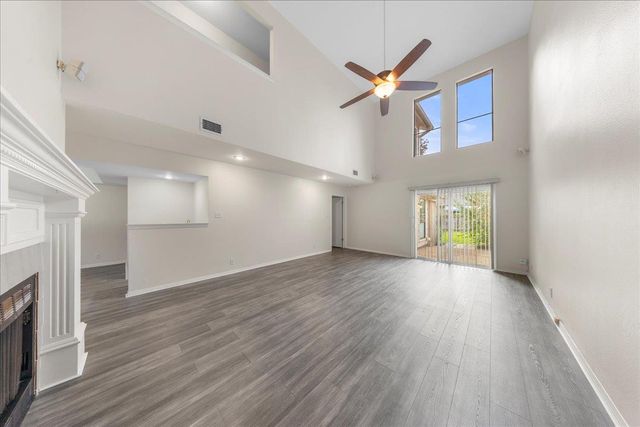 10900 Crown Colony DR B, Austin, TX 78747