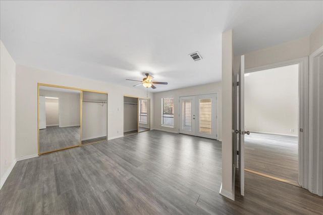 10900 Crown Colony DR B, Austin, TX 78747