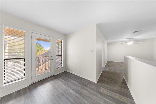 10900 Crown Colony DR B, Austin, TX 78747