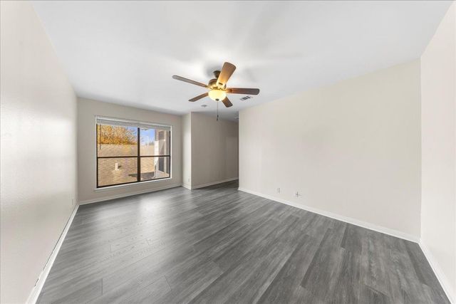 10900 Crown Colony DR B, Austin, TX 78747