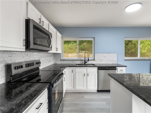 914 Park Drive, Dunbar, WV 25064