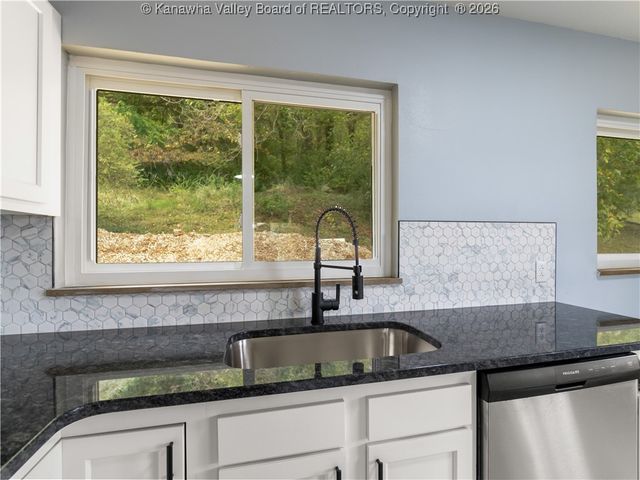 914 Park Drive, Dunbar, WV 25064