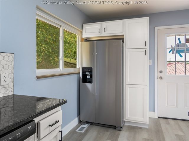 914 Park Drive, Dunbar, WV 25064