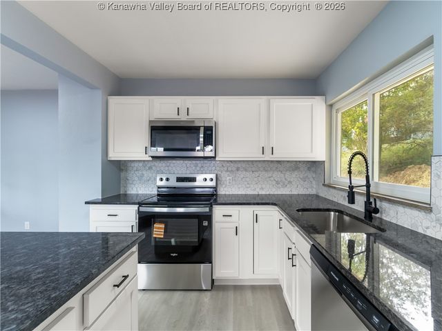 914 Park Drive, Dunbar, WV 25064