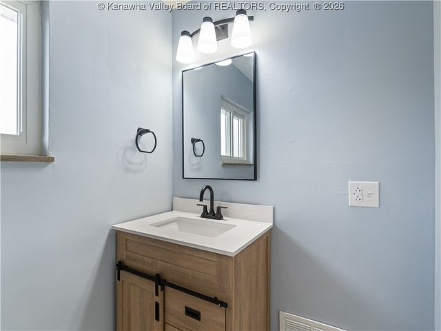 914 Park Drive, Dunbar, WV 25064