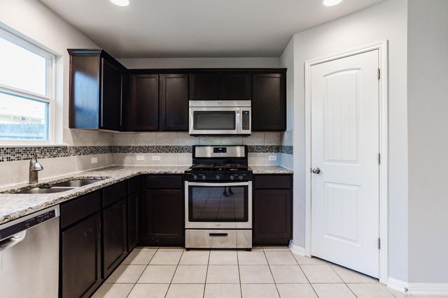 114 Gambel Oak WAY, San Marcos, TX 78666