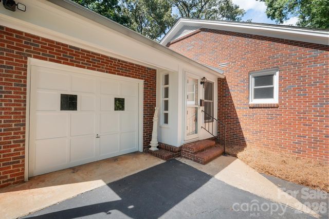 419 1st Avenue N, Conover, NC 28613