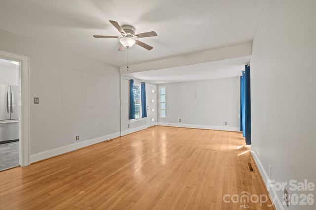 419 1st Avenue N, Conover, NC 28613
