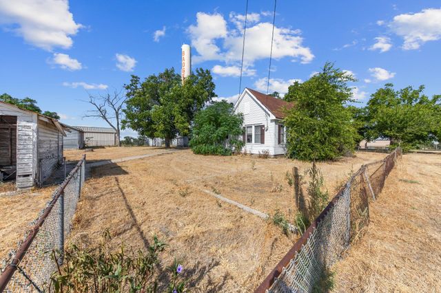 103 E Avenue H, Buckholts, TX 76518