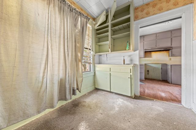 103 E Avenue H, Buckholts, TX 76518
