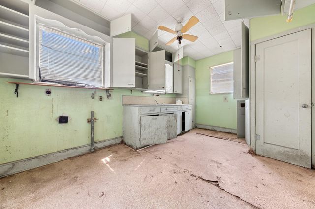103 E Avenue H, Buckholts, TX 76518