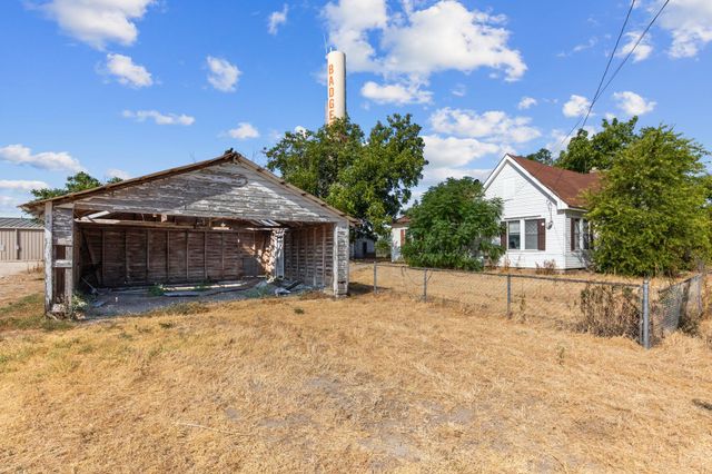 103 E Avenue H, Buckholts, TX 76518