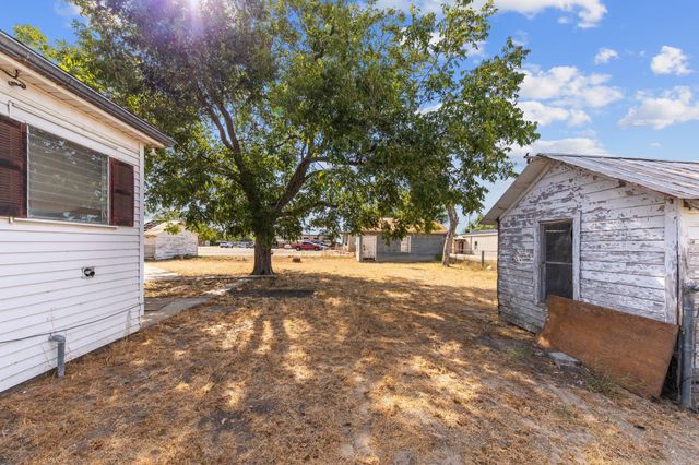 103 E Avenue H, Buckholts, TX 76518