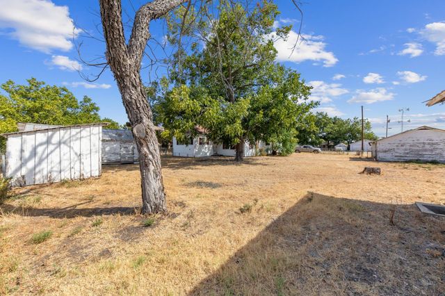 103 E Avenue H, Buckholts, TX 76518