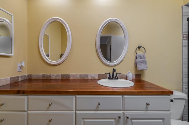 2228 S Piney Point Rd 109, Houston, TX 77063