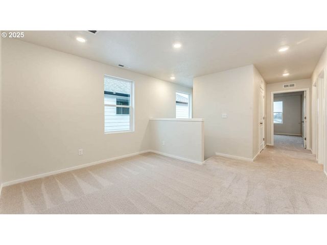 2844 Pierce Pkwy, Springfield, OR 97477