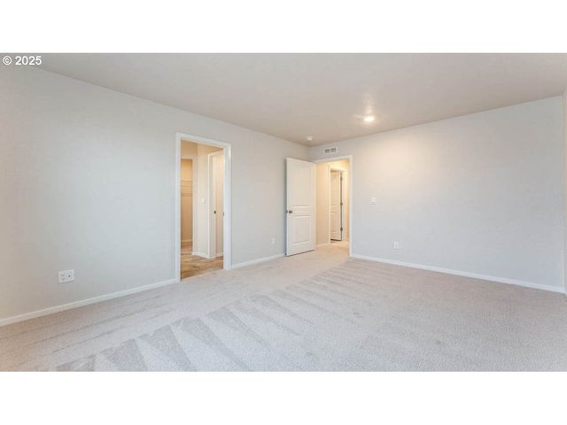 2844 Pierce Pkwy, Springfield, OR 97477