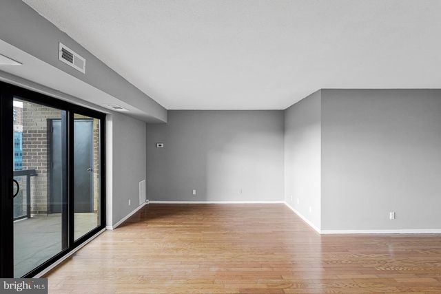 8360 GREENSBORO DR #516, Mclean, VA 22102