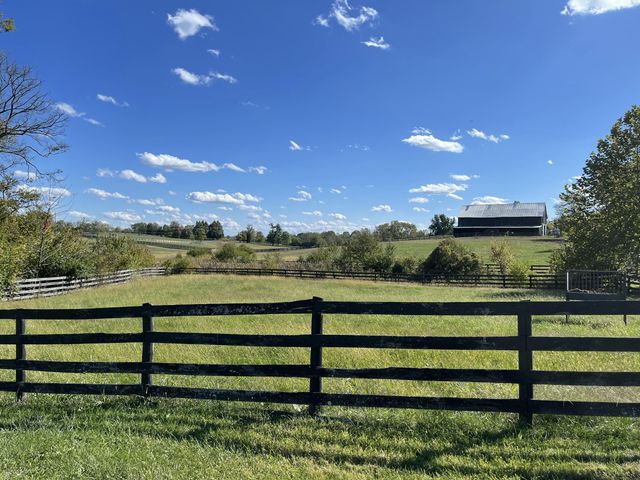 200 Carpenter Pike, Versailles, KY 40383