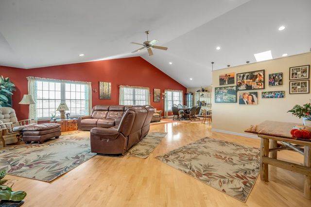 200 Carpenter Pike, Versailles, KY 40383