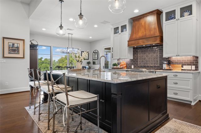 113 Birdstone LN, Georgetown, TX 78628