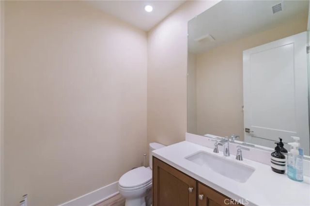 58 Longchamp, Irvine, CA 92602