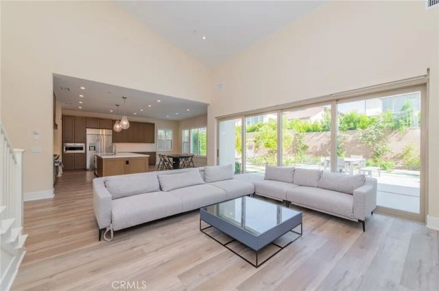 58 Longchamp, Irvine, CA 92602