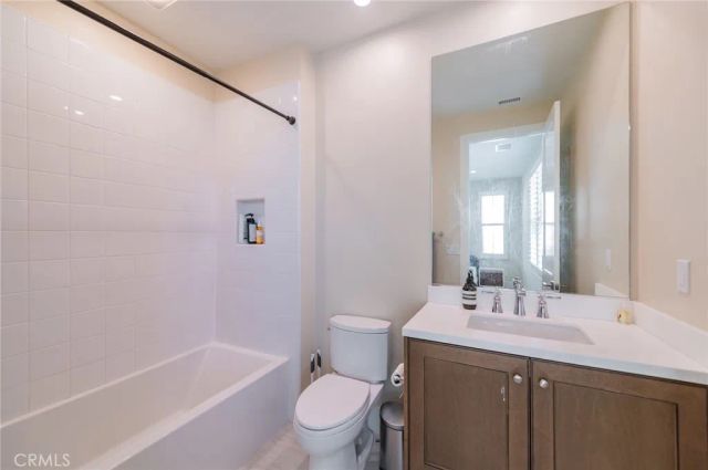 58 Longchamp, Irvine, CA 92602