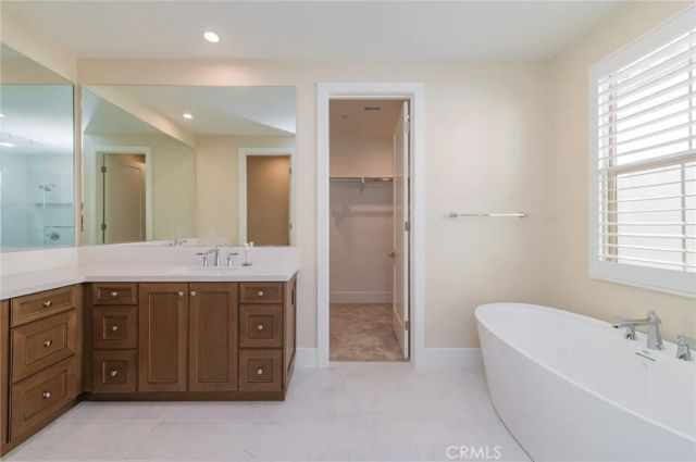 58 Longchamp, Irvine, CA 92602