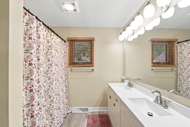 1119 W 12th Street, Cedar Falls, IA 50613