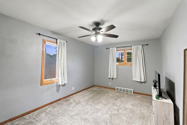 1119 W 12th Street, Cedar Falls, IA 50613