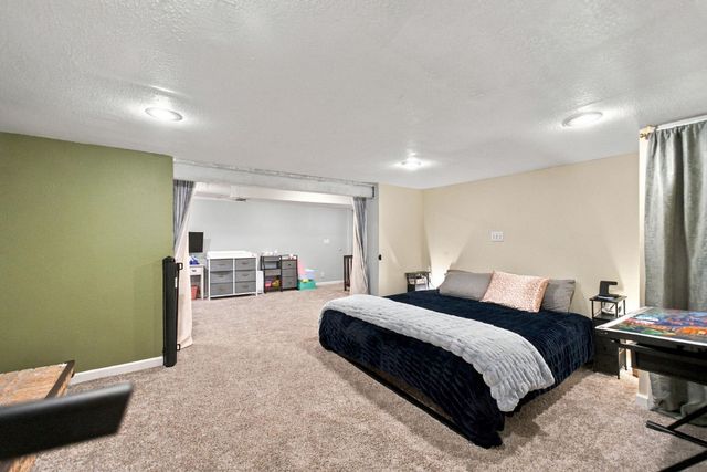 1119 W 12th Street, Cedar Falls, IA 50613