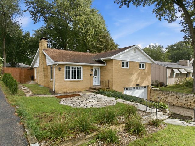 1119 W 12th Street, Cedar Falls, IA 50613