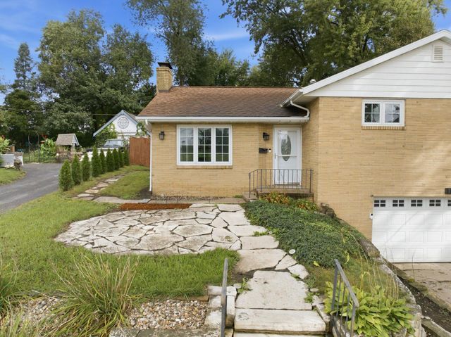 1119 W 12th Street, Cedar Falls, IA 50613