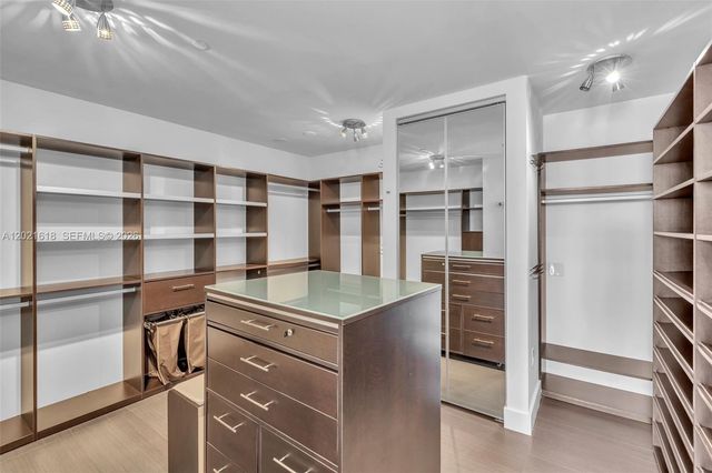 1100 Biscayne Blvd 2706, Miami, FL 33132